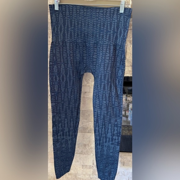 Spanx 2X/2TG leggings, blue subdued graphic print - Picture 1 of 7